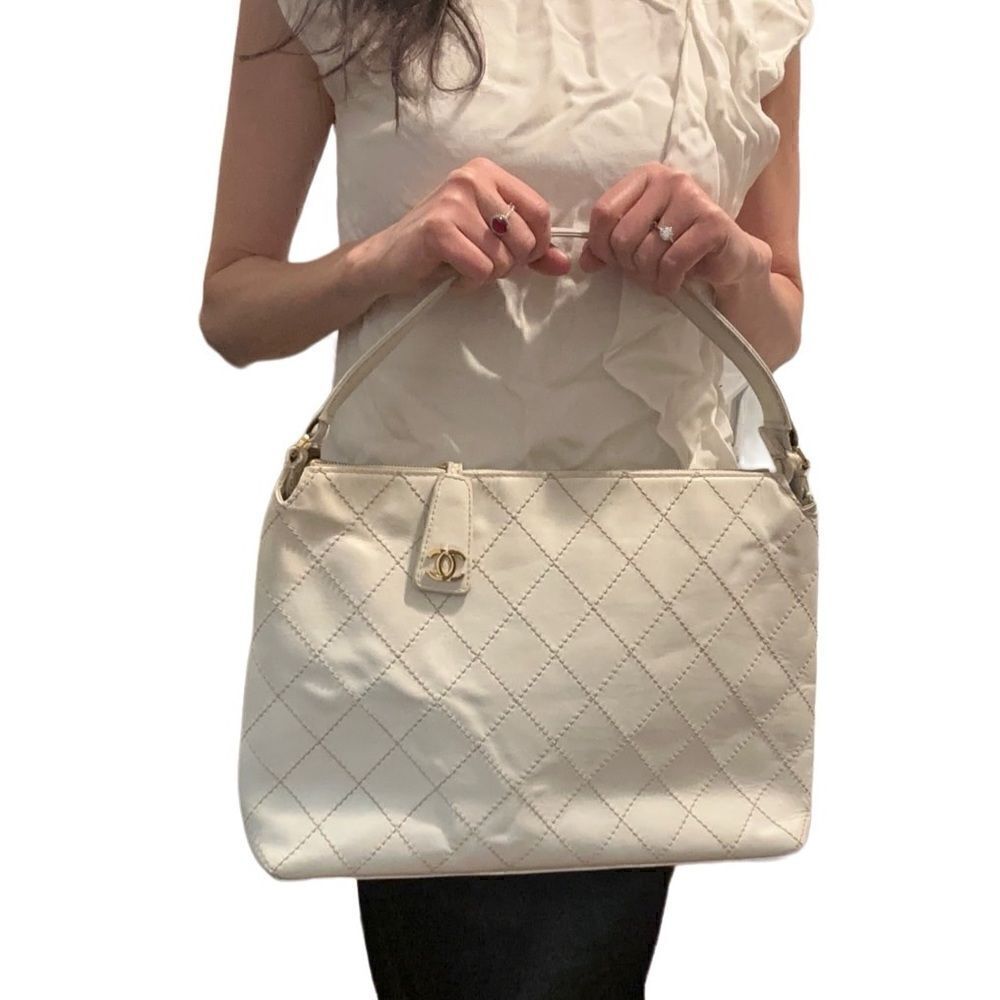 Chanel Wild Stitch Quilted leather white Tote Bag with gold CC logo - Picture 5 of 16